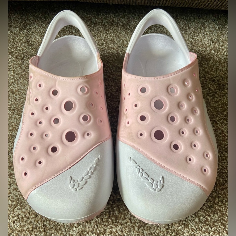 Nike Aquaswoosh (GS) Pink/white Size 4 Youth 💥Brand New Without Tags